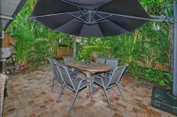 Tropical Unit with Private Fenced Garden Close to the Beach 5