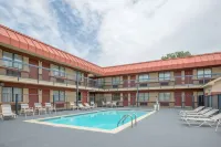 Super 8 by Wyndham Tulsa Hotels in Sand Springs