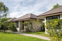 Ploen Pirom Hotels near Kasem Bundit University Romklao Campus