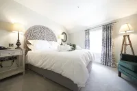 Valentino s Restaurant with Rooms Hotels in Боробридж