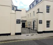 Courtyard Retreat- Free Evening Parking