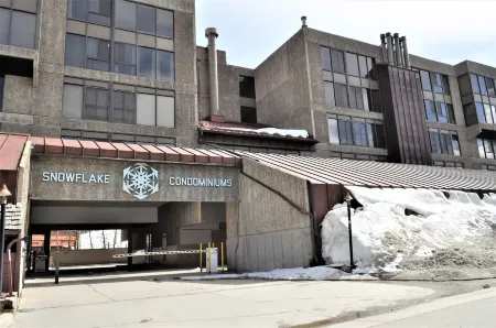 Snowflake 1 Bed Plus Den 2 Bath