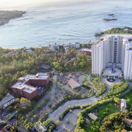 Araliya Beach Resort & Spa Unawatuna- Where You Meet the Sea All Year Отели рядом с достопримечательностью «Унаватуна»