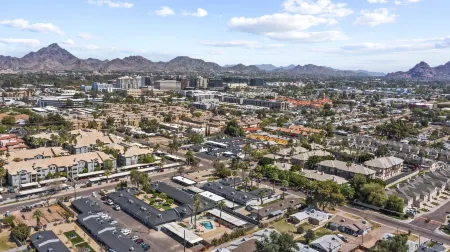 Lovely 1-Bedroom Condo in Biltmore - Parking