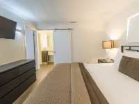 Hibiscus Suites - Sarasota Hotels in Siesta Key