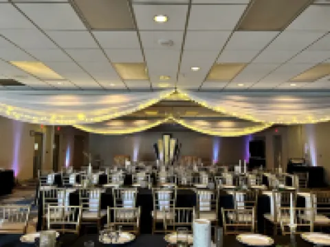 Eastland Suites Hotel & Conference Ctr, Trademark by Wyndham Hotels in Bloomington