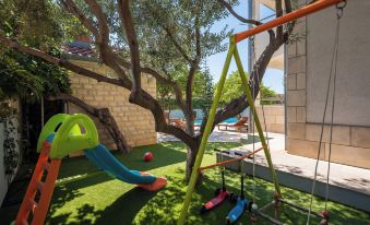 Sunshine Holiday Home