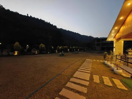 The Paradise - Luxury 3BR Villa near the Airport in Dehradun Отели рядом с Аэропорт Дехрадун