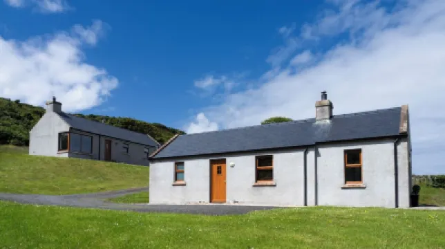 Makem's Self Catering Cottage Hotels in 