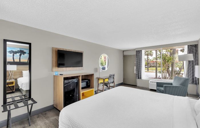 Days Inn by Wyndham Titusville Kennedy Space Center