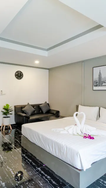 ห้องดีลักซ์ที่มีเตียงคิงไซส์ และวิวสระน้ำ-ห้องไม่สูบบุหรี่