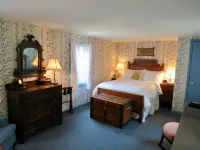 Family Farmhouse Inn Các khách sạn gần Woodstock Museum