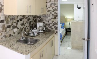 2 Guests 1Bed Studio 3Min to Beach and Main Street