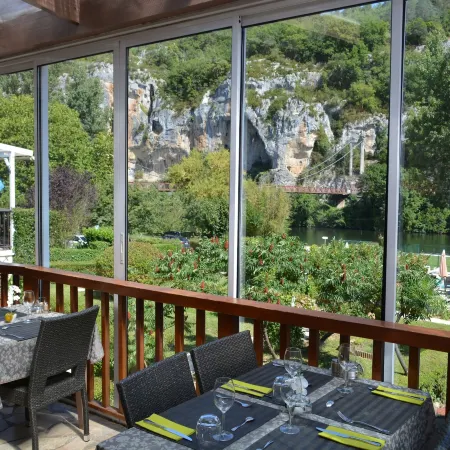 Hôtel Restaurant les Falaises