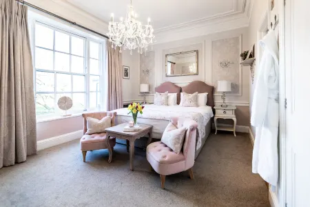 The Boot Inn Отели в г. Тикнолл