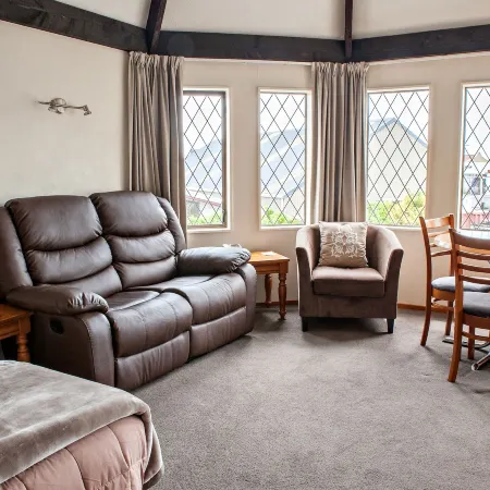 Castles Motel & Driftwood Motel