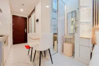 High Floor and Cozy Studio Room at Sky House BSD Apartment - Bungalows