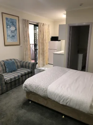 Evancourt Motel Malvern East Hotels near The Ormond Provedore