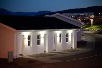 샐러허스 아파트먼트 & 하우스 Akureyri Museum 주변 호텔
