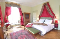 Le Chateau de La Vierge Hotels in Les Ulis
