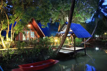 รูปภาพของบ้านไม้หอม รีสอร์ท อัมพวา