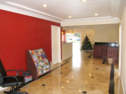 Chateau Inn & Suites