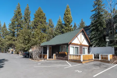 Red Wolf Lakeside Lodge Отели в г. Тахо Виста