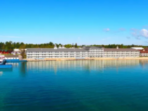 Hamilton Inn Select Beachfront Mackinaw City Hotels in Mackinaw Township