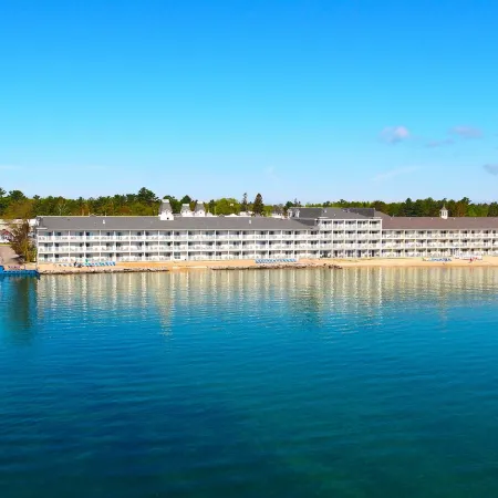 Hamilton Inn Select Beachfront Mackinaw City Hotels in Cheboygan County