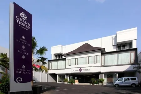 Tjokro Hotel Klaten Отели в г. Клатен