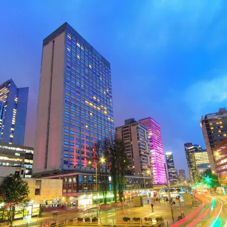 Tequendama Suites Bogota Отели рядом с достопримечательностью «Гора Монсеррат.»