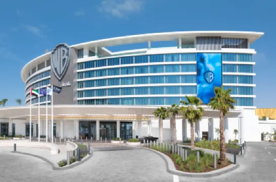 The WB Abu Dhabi Hotel, Curio Collection by Hilton Hotel dekat Ferrari World Abu Dhabi