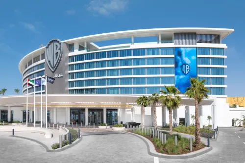 The WB Abu Dhabi Hotel, Curio Collection by Hilton - ที่มีที่จอดรถ