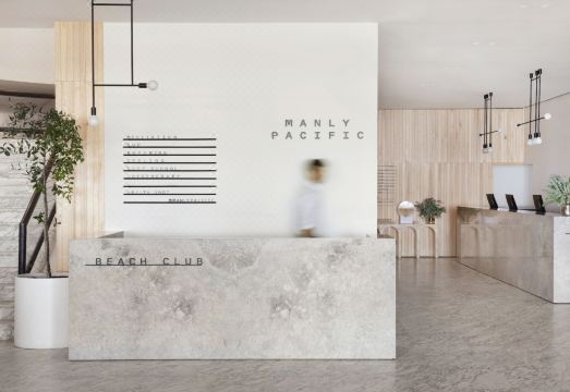 맨리 비치 전경과 호텔 외관