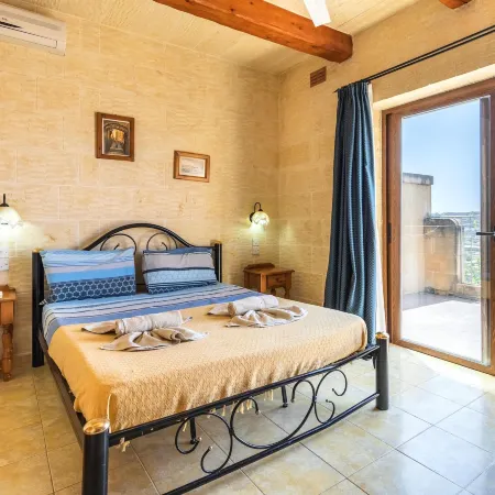 Villa Ta Debora Sleeps 7 with Pool