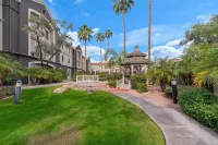 La Quinta Inn & Suites by Wyndham Phoenix Scottsdale Hotels near Orange Tree Golf Course