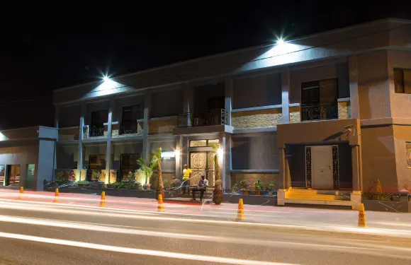 塞米勒米斯市中心酒店