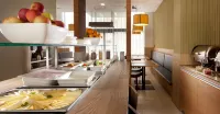奧洛摩茨中心舒適酒店 - 早餐