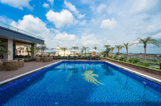 Eagle Hotel - Pools