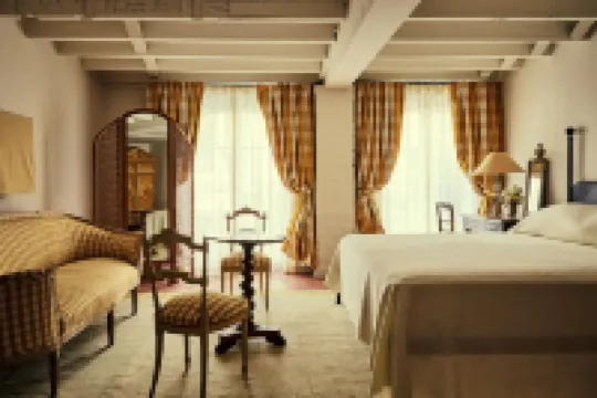 彼得與保羅酒店, Ash酒店