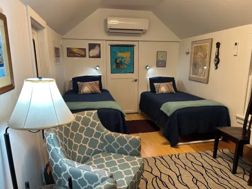 Cozy Seward Cottage: Amazing Location in the middle of town. Pet-Friendly!