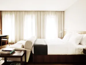 Square Nine Hotel Belgrade