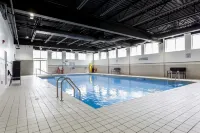 Courtyard Montreal West Island/Baie D’Urfe - piscina