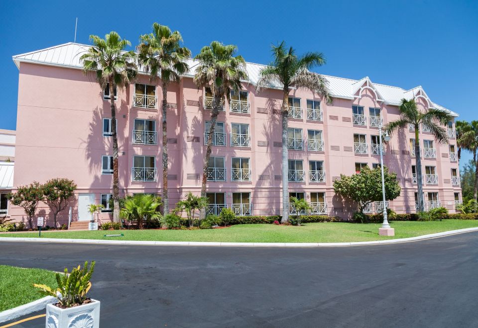 컴포트 스위트 파라다이스 아일랜드의 넓고 쾌적한 객실 내부