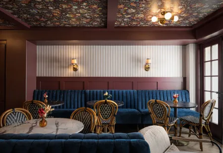 Petit Soleil - Bed, Breakfast and Bar Отели рядом с достопримечательностью «Государственный университет Калифорния Политекник»