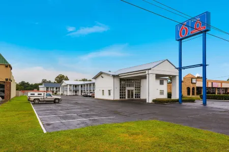 Motel 6 Alexandria, la - South Отели в г. Вудворт