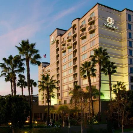 DoubleTree by Hilton San Diego-Mission Valley Отели рядом с достопримечательностью «Ботаникал Билдинг»