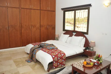 Residence Helios Отели рядом с достопримечательностью «IUPA COCODY»