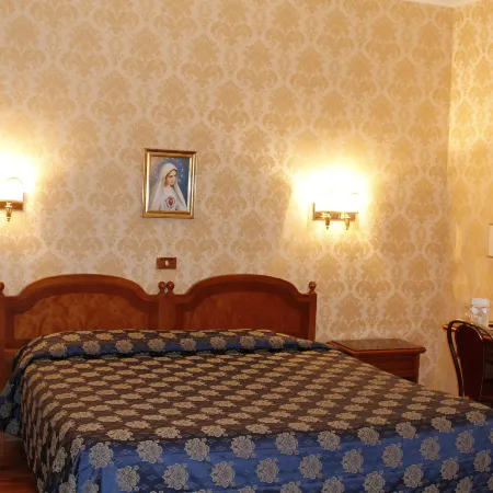 Hotel Pace Helvezia Отели рядом с достопримечательностью «Церковь Джезу»