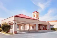 Super 8 by Wyndham Plainview Hotels near Wayland Baptist University
